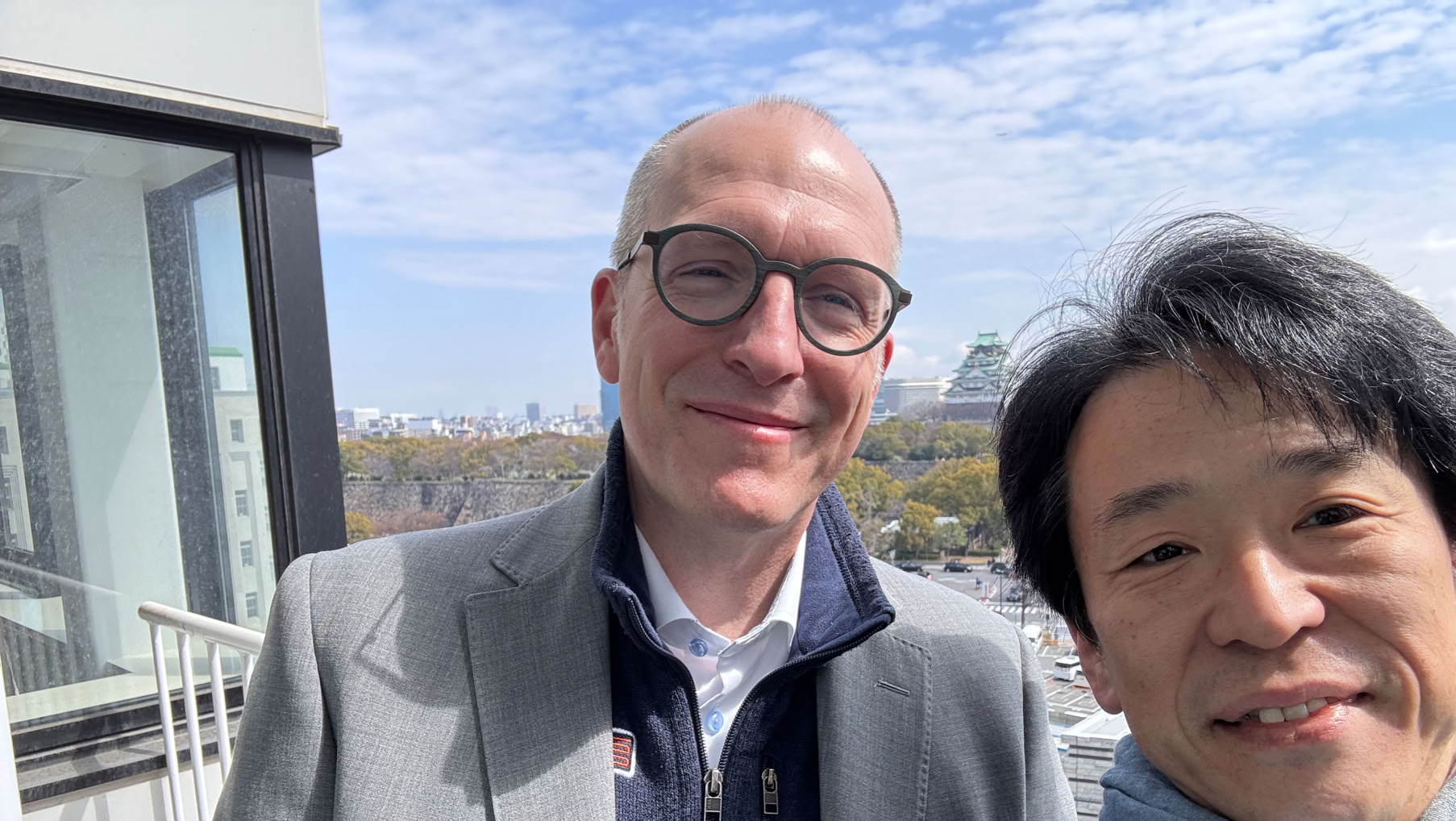世界の専門家と、同じ症例を囲んで 賀川義規　Yoshinori Kagawa 今回は、ブラジルから Rodrigo Oliva Perez先生、ドイツから Emmanouil Fokas先生、米国から J. Joshua Smith先生をお迎えしました。外科医だけでなく、内視鏡医、放射線診断医、腫瘍内科医など、計45名が参加しました。