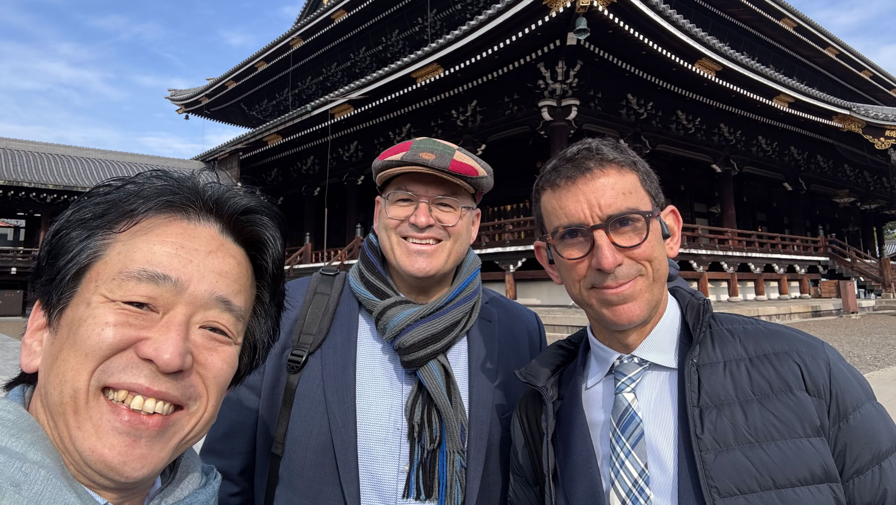 世界の専門家と、同じ症例を囲んで 賀川義規　Yoshinori Kagawa 今回は、ブラジルから Rodrigo Oliva Perez先生、ドイツから Emmanouil Fokas先生、米国から J. Joshua Smith先生をお迎えしました。外科医だけでなく、内視鏡医、放射線診断医、腫瘍内科医など、計45名が参加しました。  